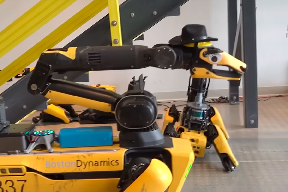 Робот Boston Dynamics открыл "охоту" на снежного человека