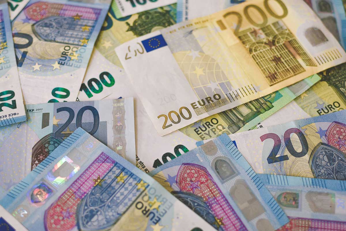 Курс евро резко пошел вверх – зато падает доллар