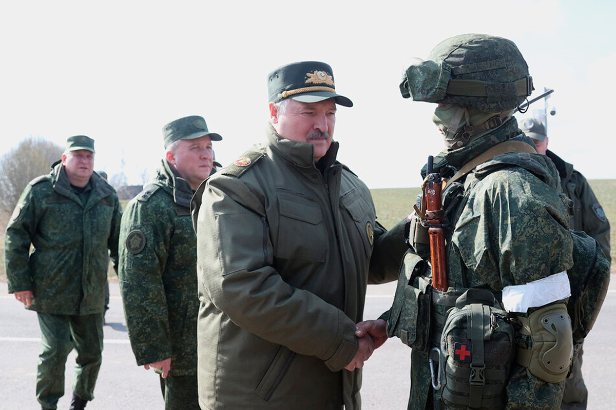 Лукашенко назвал условие, при котором войска Запада нападут на Беларусь