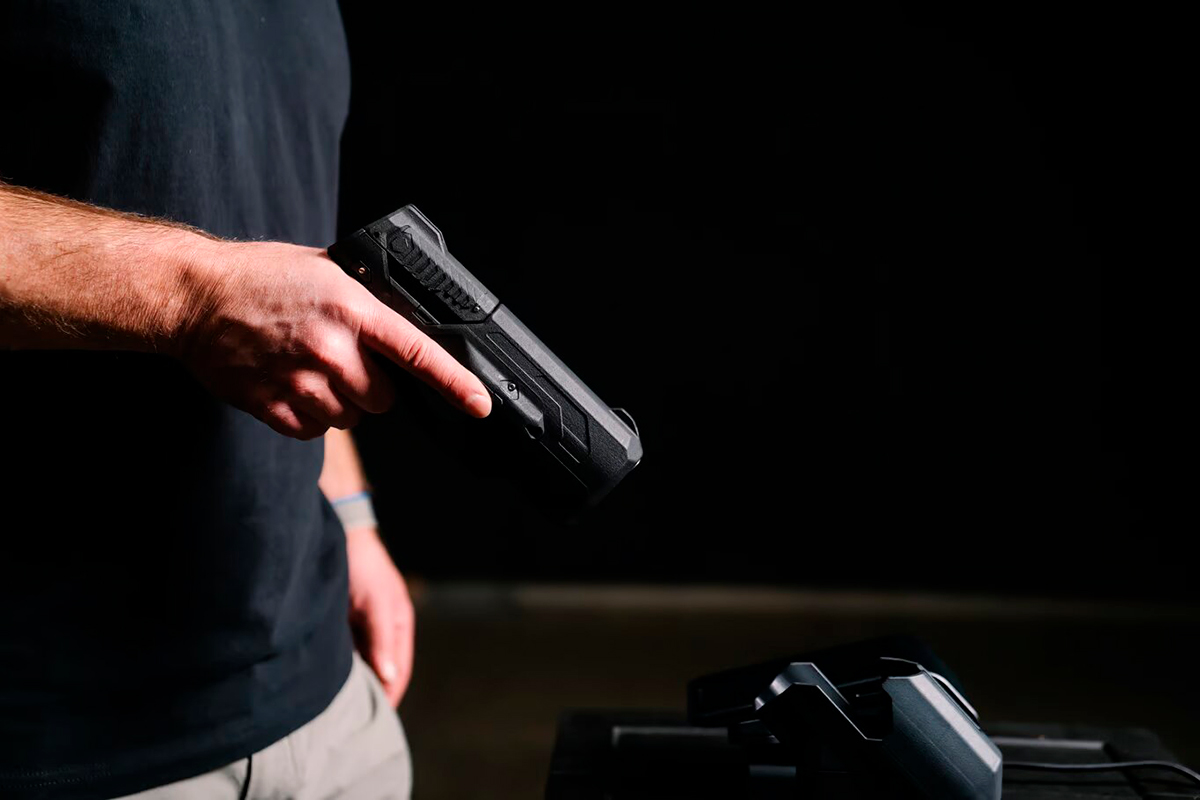 В США представили биометрический пистолет – похожий был у агента 007