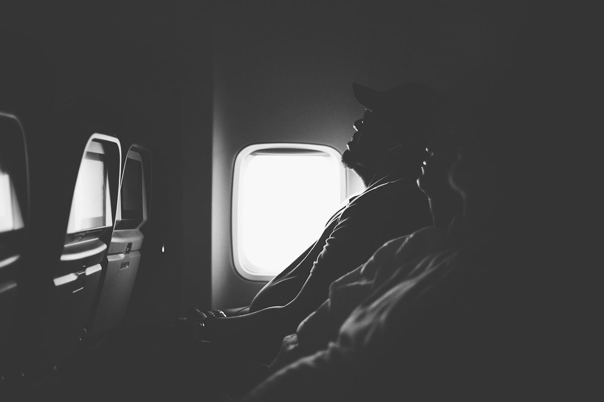 Лучшее место для отдыха в самолете назвал эксперт по сну
