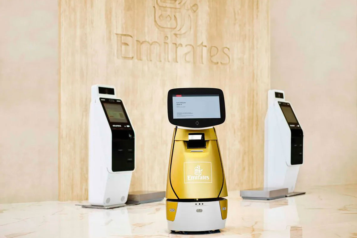 Авиакомпания Emirates предлагает оформить билет на самолет с помощью робота