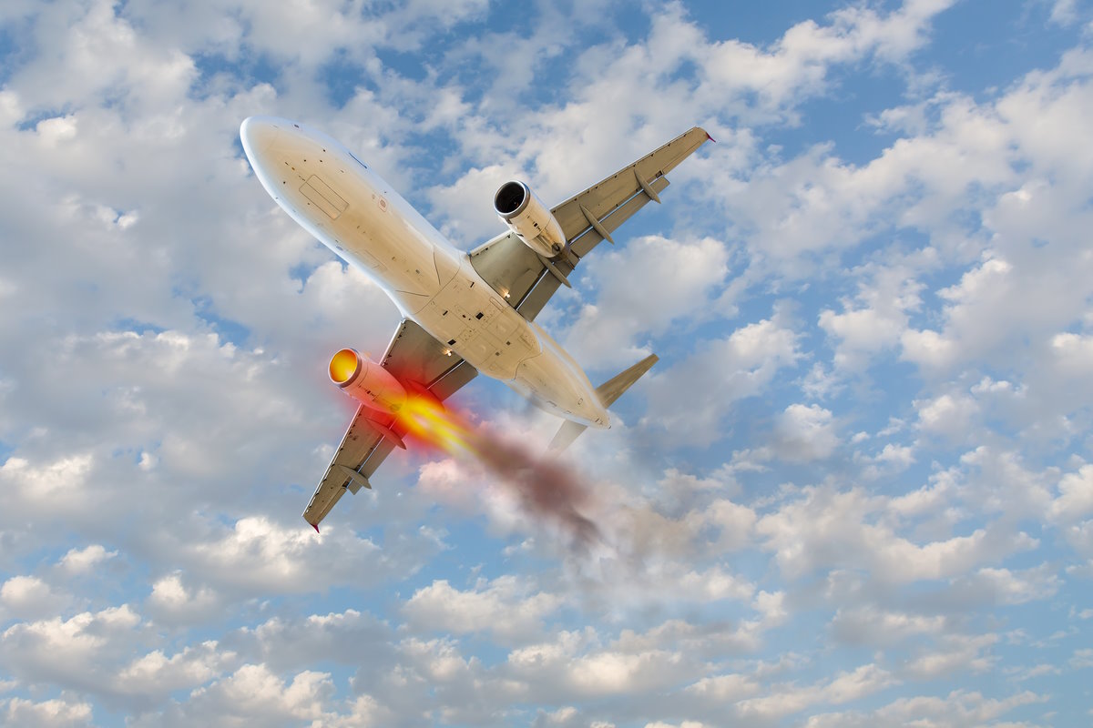 Самолет загорелся в небе над США – видео