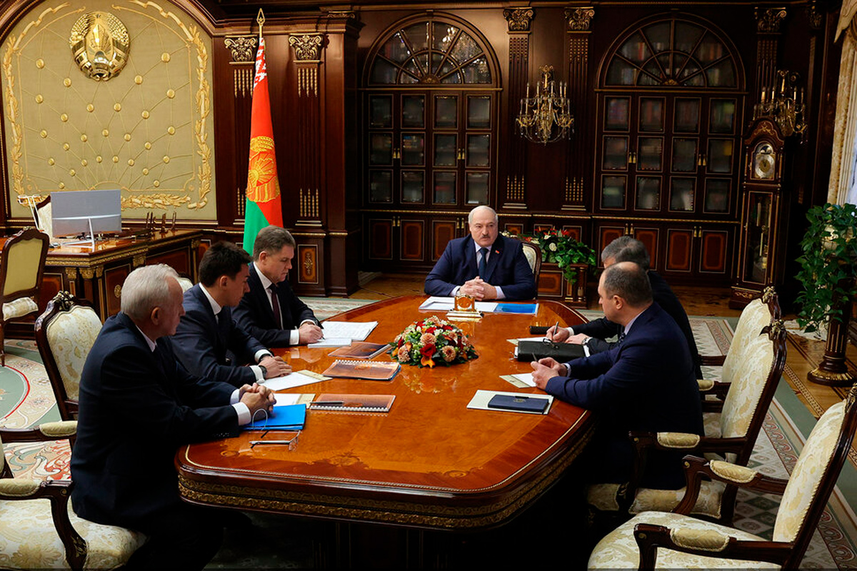 "Стыдно смотреть. Порой противно": Лукашенко раскритиковал белорусский футбол