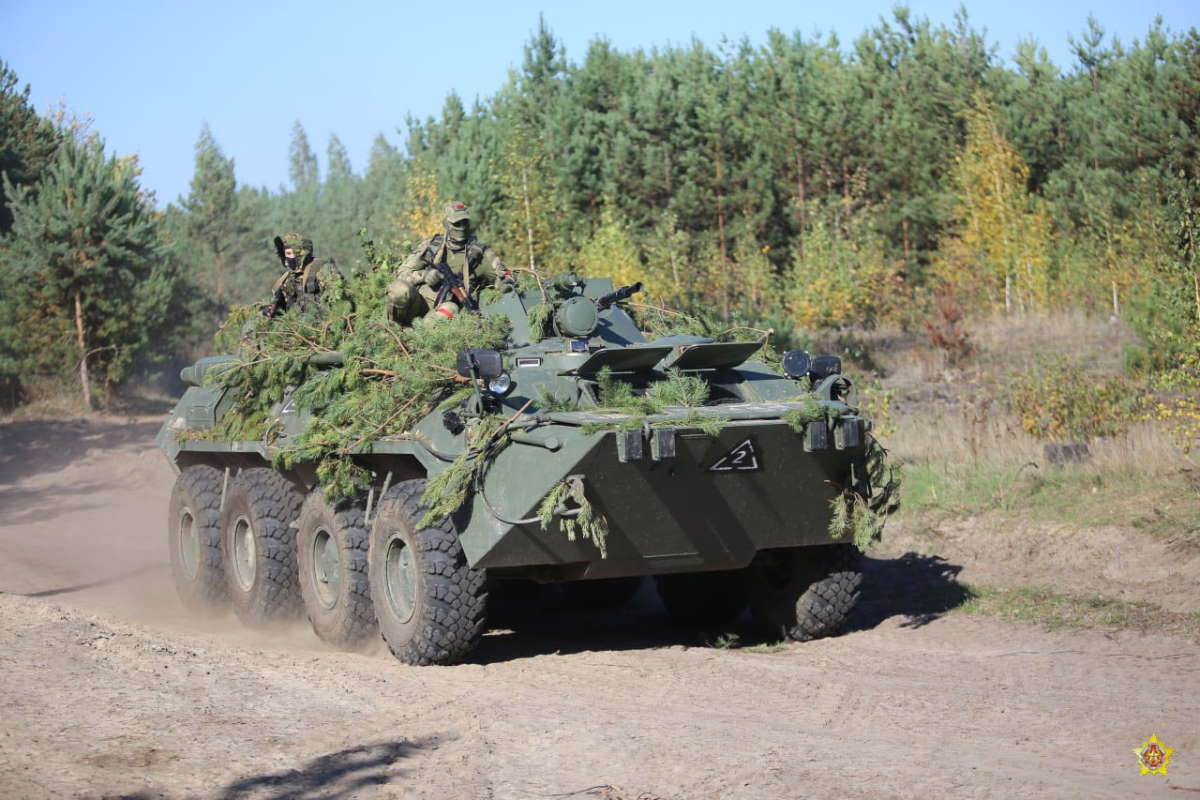 Совместная группировка войск Беларуси и России проведет тактические учения