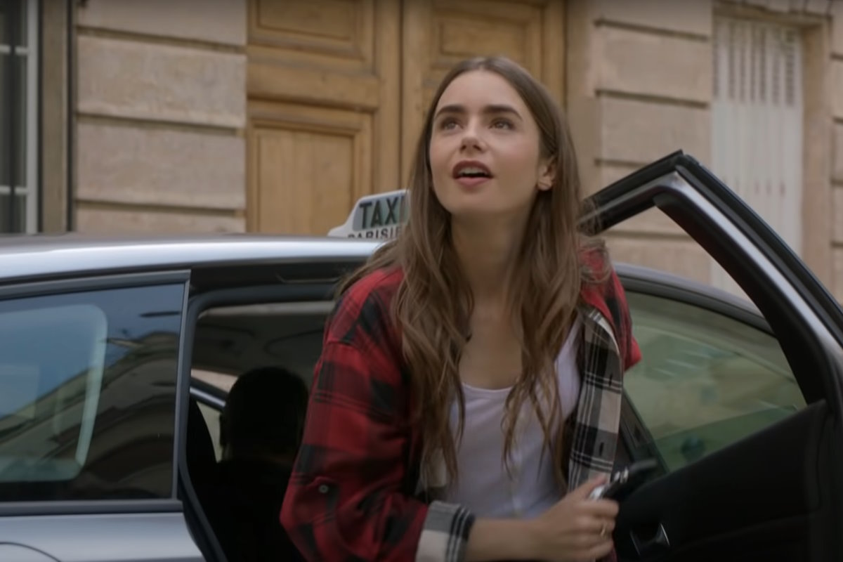 "Эмили" больше не рады в Париже: французы просят не снимать сериал в городе