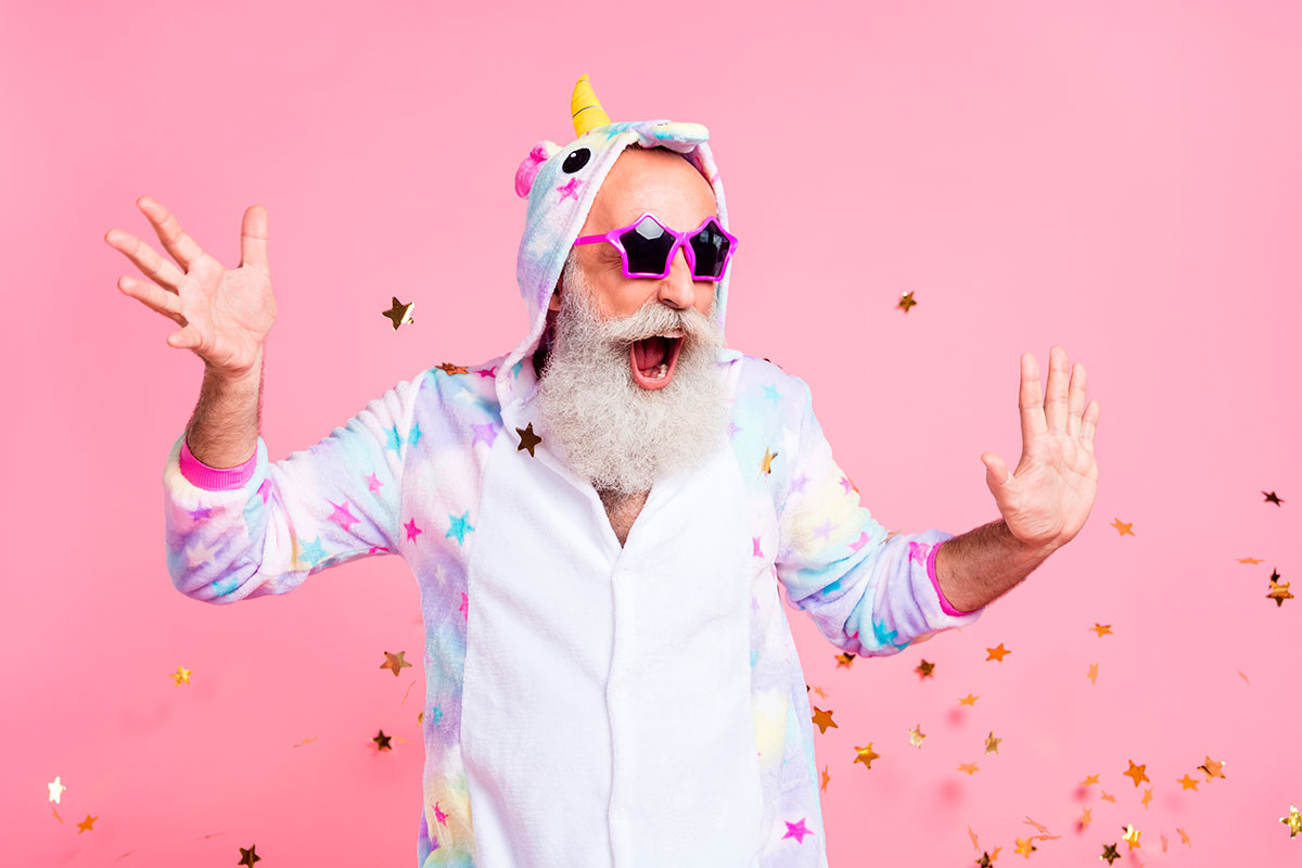 "Эклектичный дедушка": странный и модный тренд TikTok, который носят звезды