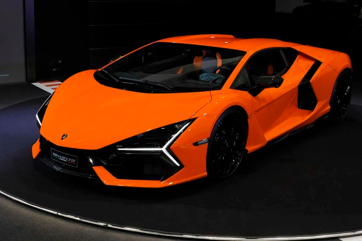 В России продают свежий гиперкар от Lamborghini – Revuelto