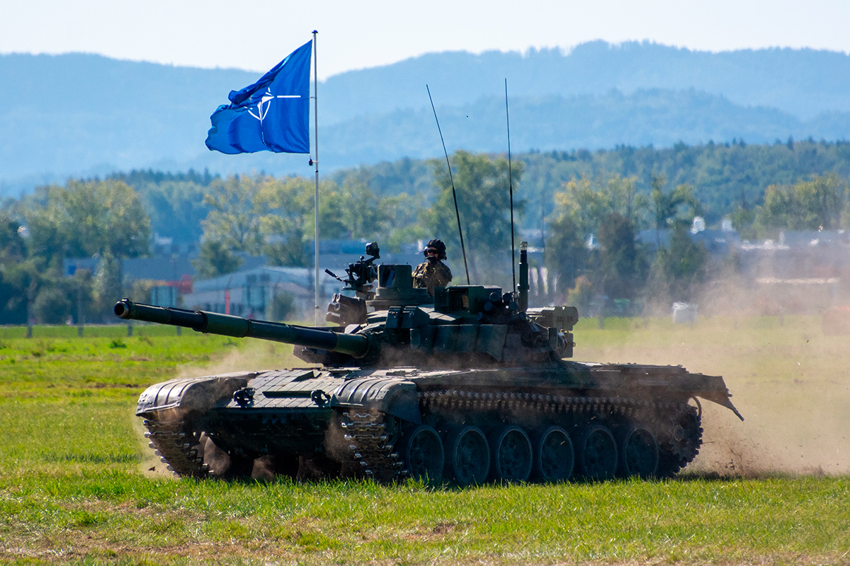 НАТО будет наблюдать за развитием ситуации вокруг Херсона