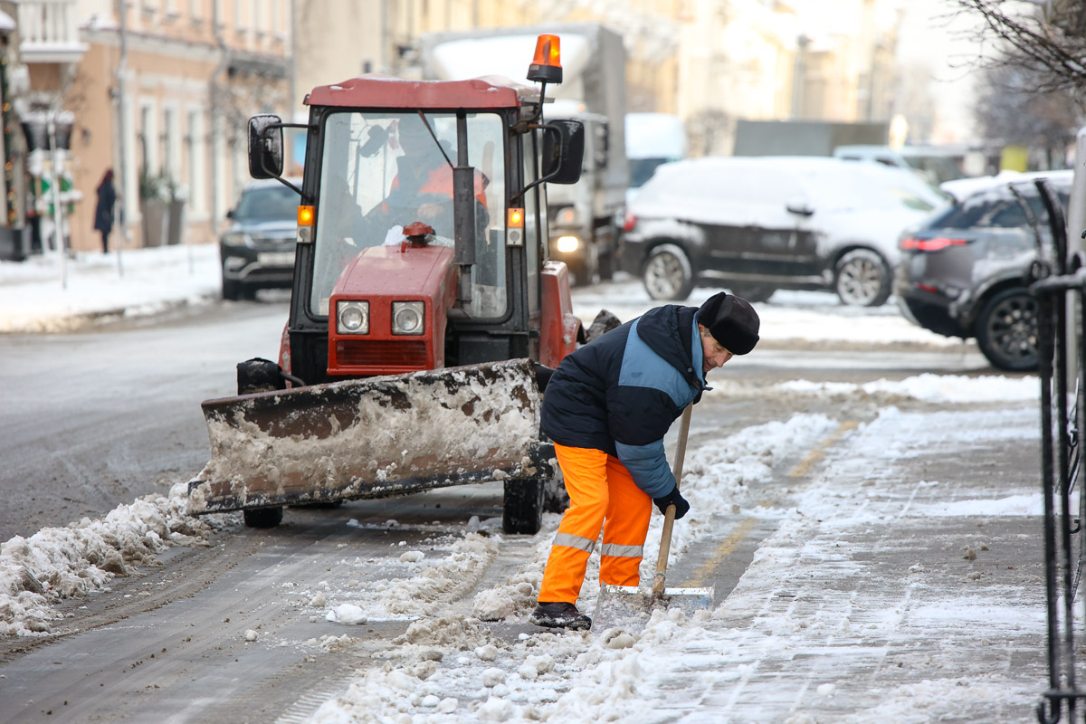 В Минске хотят посыпать дороги менее агрессивными противогололедными смесями