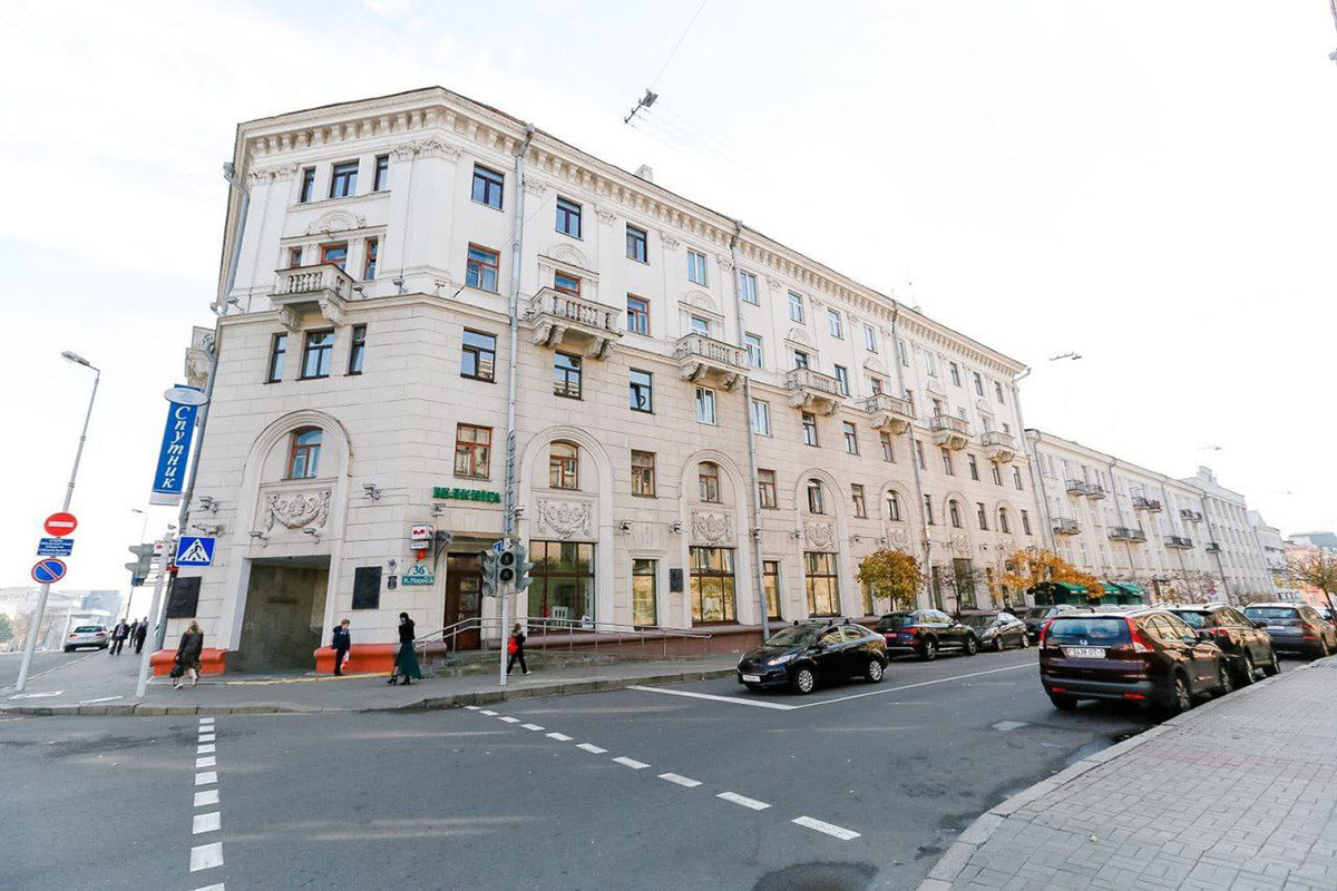 С видом на Купаловский: сколько стоят квартиры писателей в центре Минска