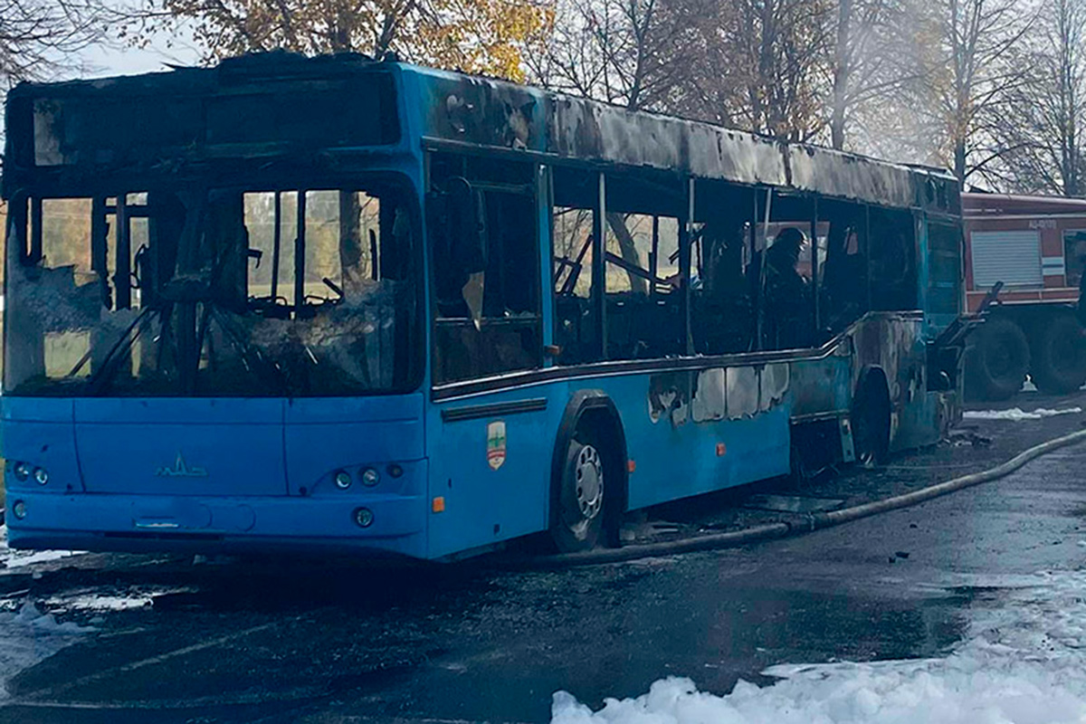 Под Барановичами сгорел рейсовый автобус – накануне его угнали