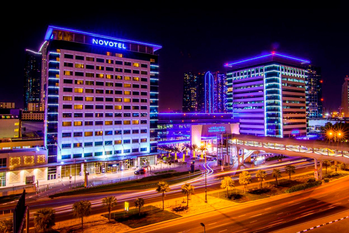 В Дубае можно будет пожить бесплатно в люксовом отеле и покупаться ночью