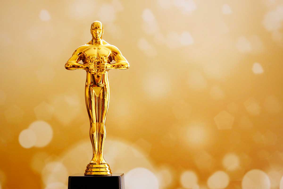 Весна на красной дорожке "Оскара-2024": лучшие образы знаменитостей