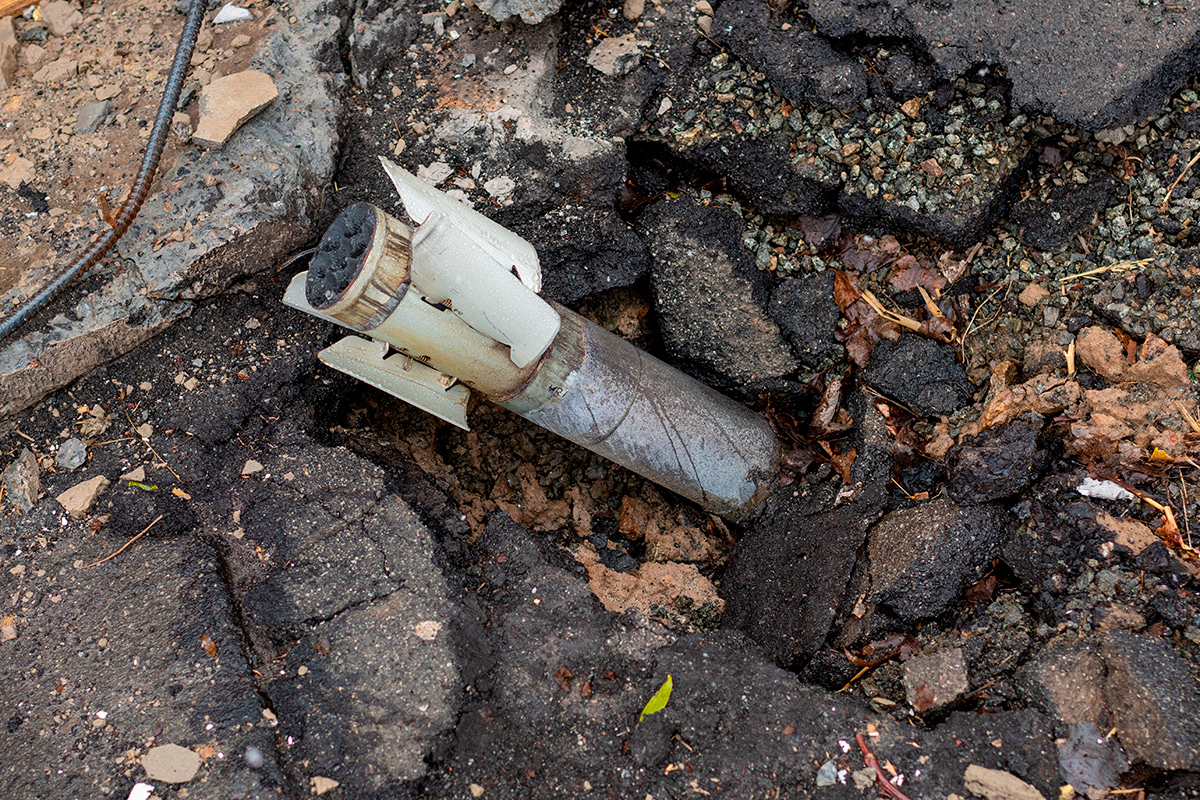 Массированные удары по Киеву: падение обломков ракет и пострадавшие