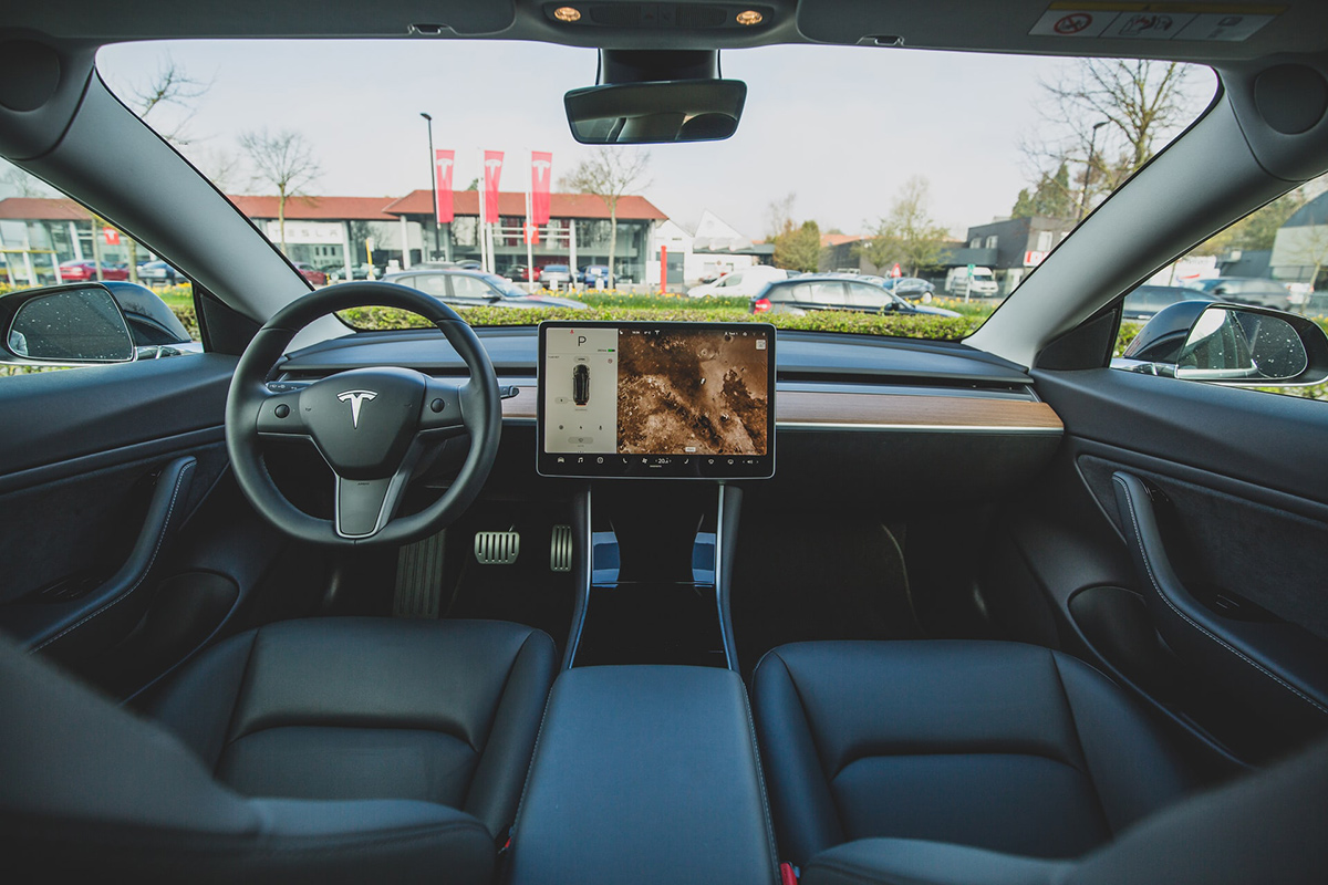 Владельцам Tesla придется платить за пользование навигатором
