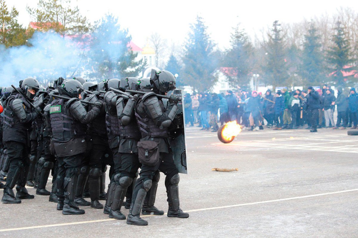 В МВД показали, как будут разгонять массовые беспорядки – видео