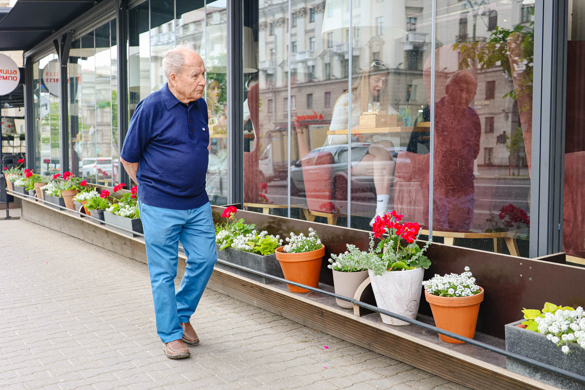 Как пожилым людям улучшить равновесие, рассказывает белорусский врач