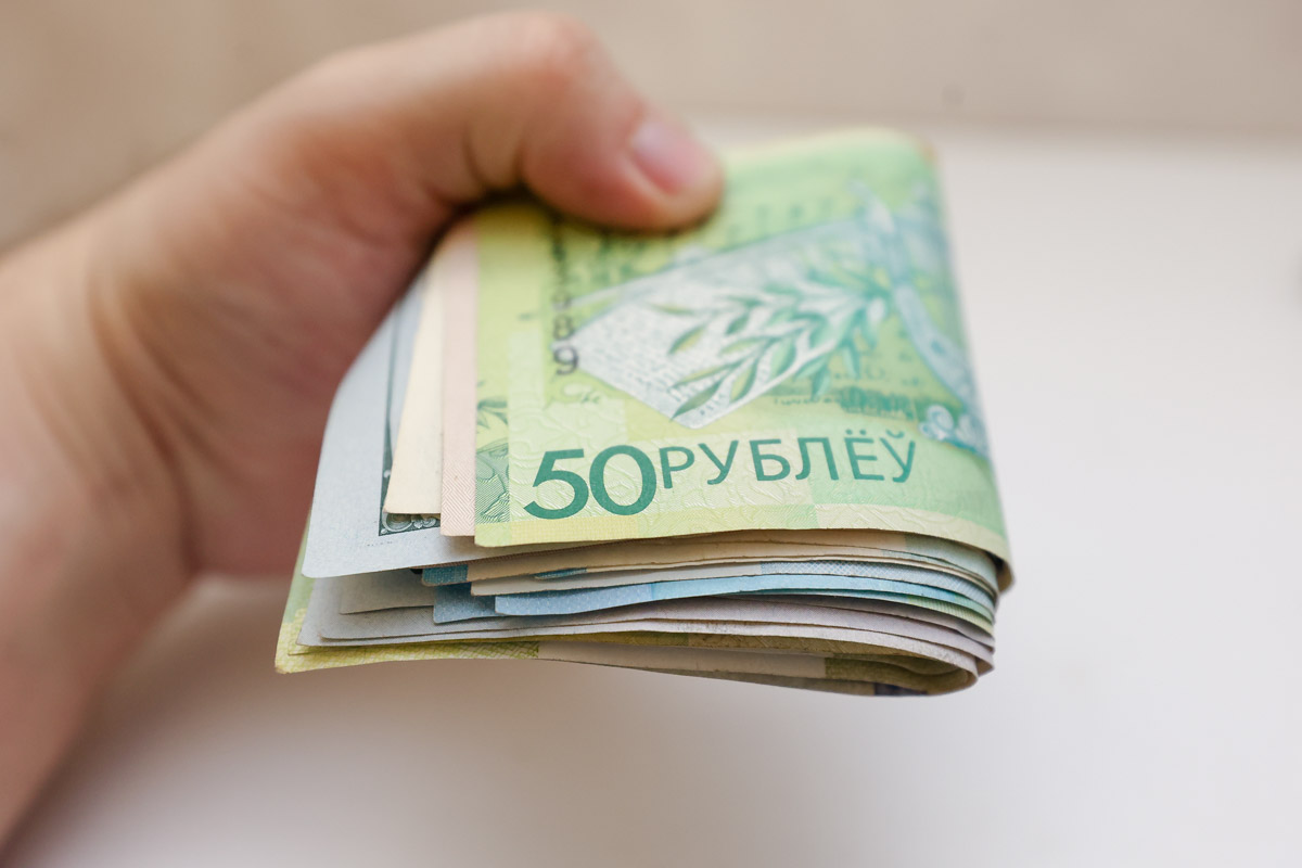 Узнали, кто в Минске заработал больше всех в январе 2024 года