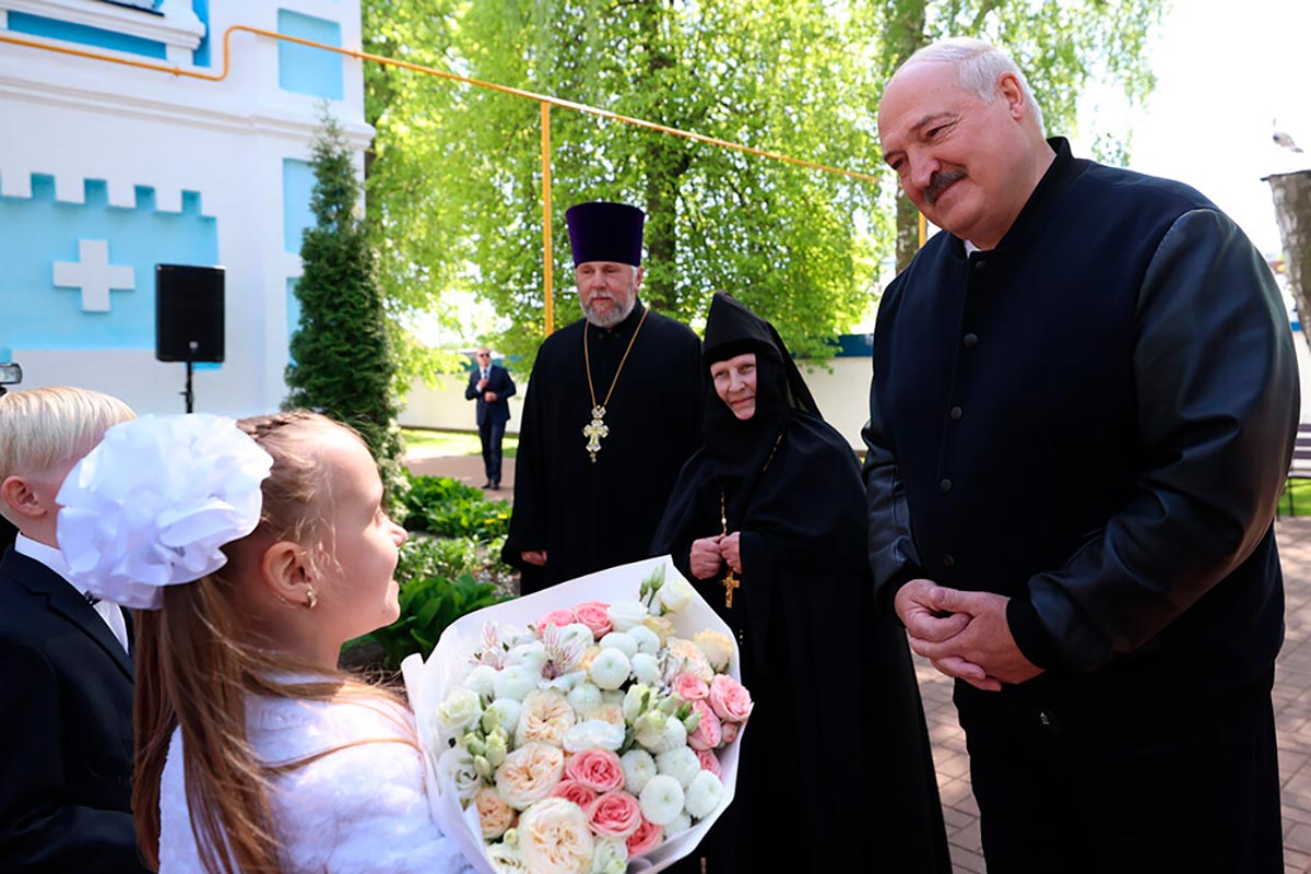 Праздник – в сердцах: Лукашенко встретил Пасху в Орше