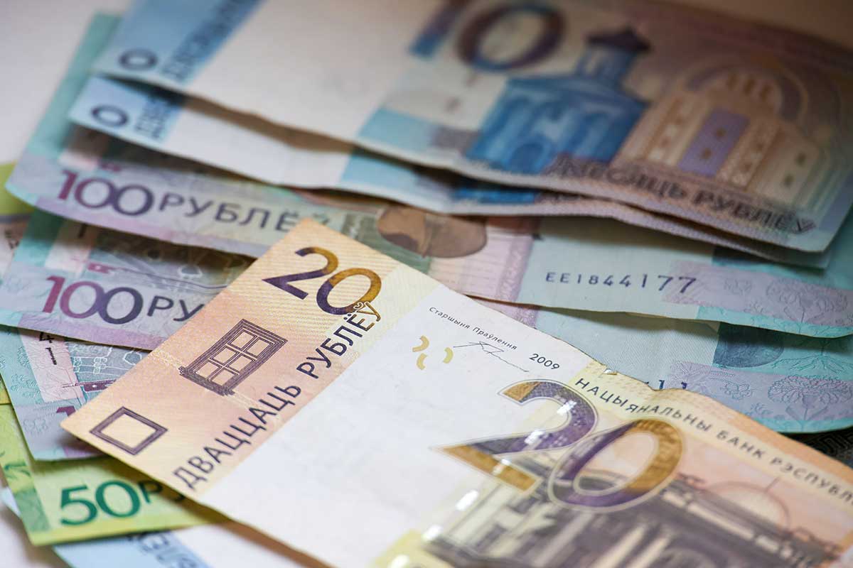 Белорусский рубль возвращает свое – евро и доллар сильно упали