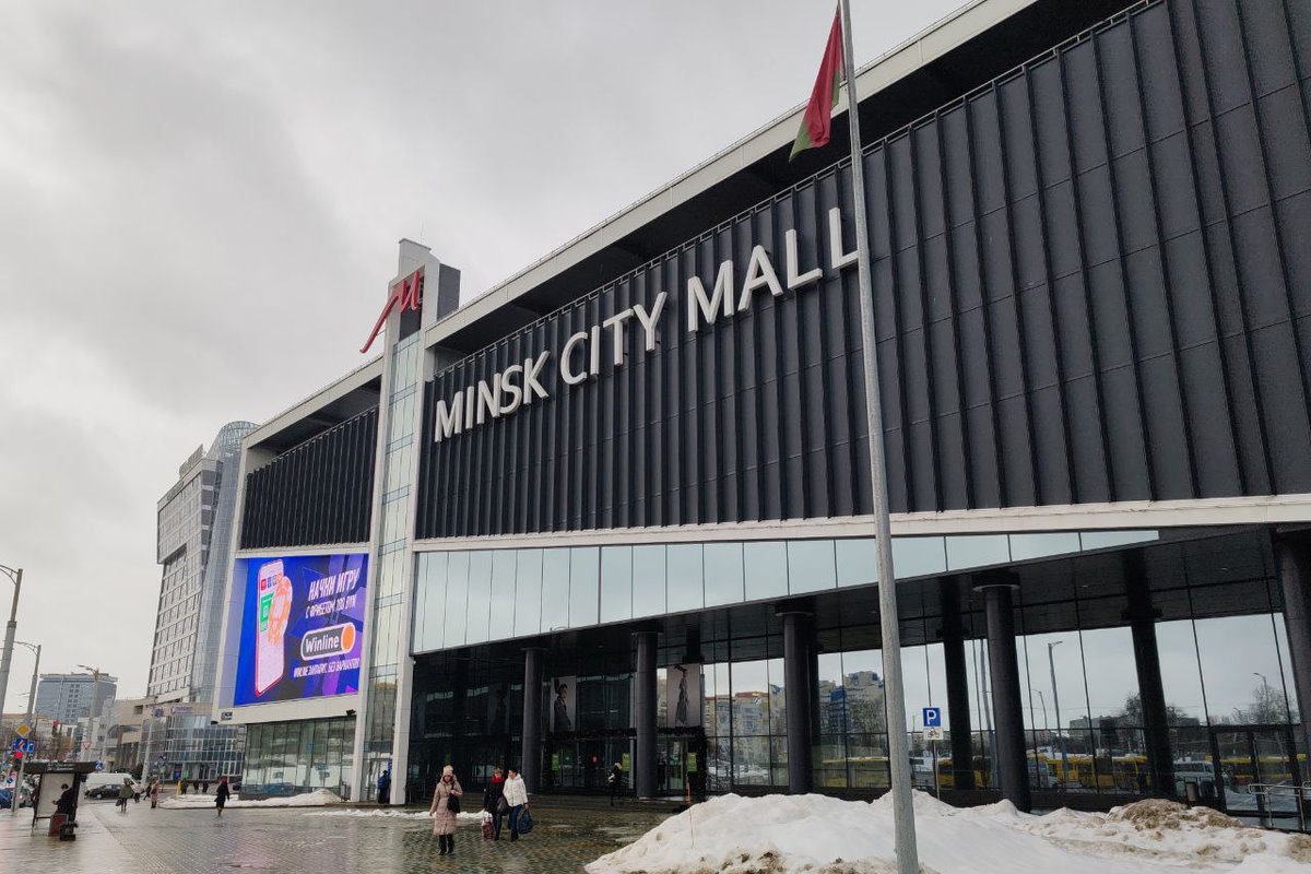 Большой и пустой: как выглядит Minsk City Mall спустя год после открытия