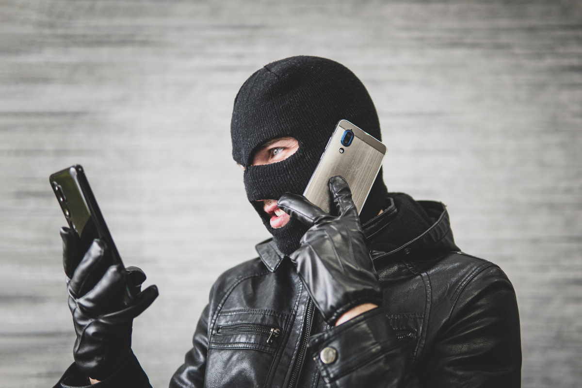 "Я как будто был в заложниках": история нового телефонного мошенничества