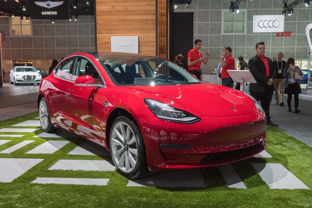 Tesla удивляет аналитиков: компания снова бьет рекорд поставок авто