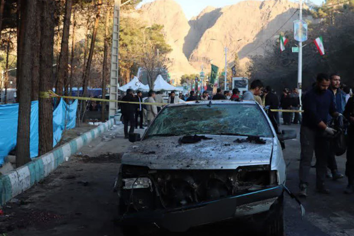 Взрывы прогремели в Иране во время церемонии у мечети: более сотни погибших