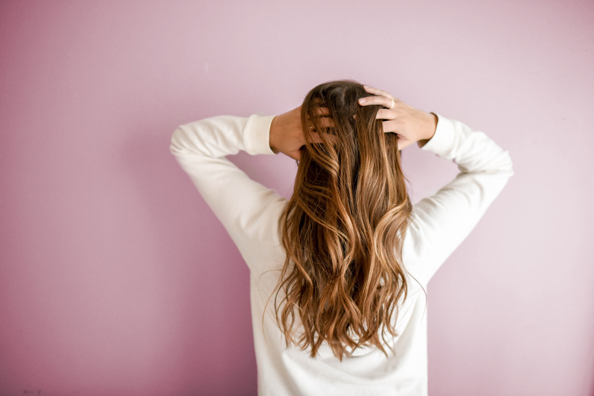 Топ-5 вредных привычек в уходе за волосами, о которых нужно забыть зимой