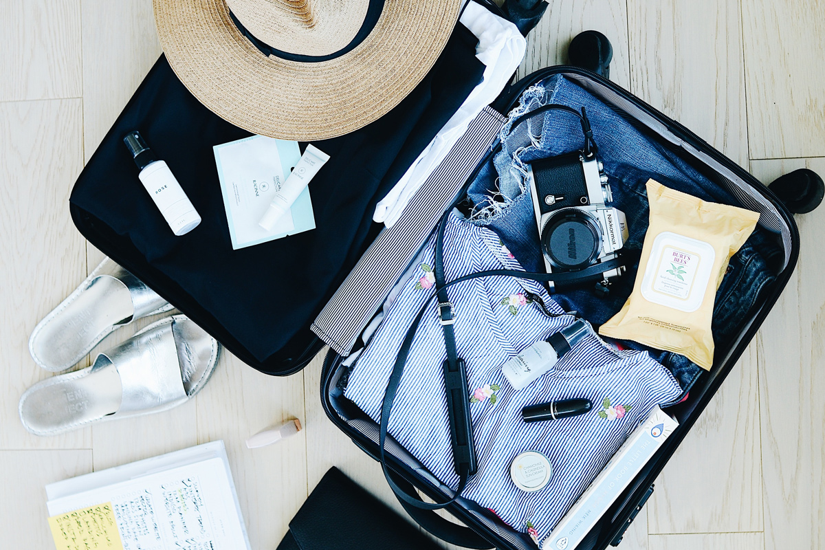 Чемодан минималиста: пять вещей, которые точно пригодятся в отпуске