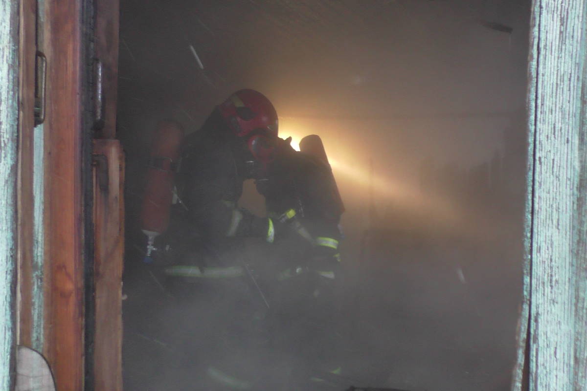 Двух женщин спас на пожаре житель Могилевского района