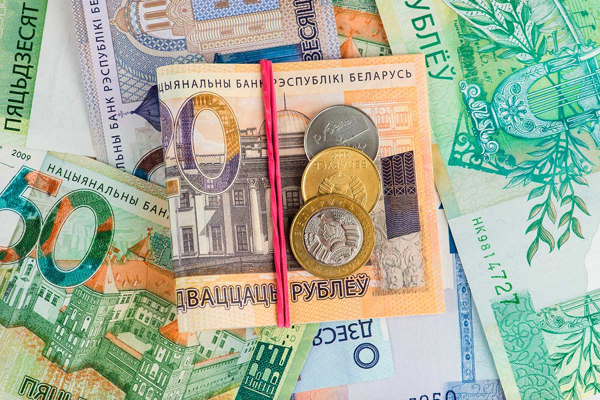В Беларуси не хватает денег на зарплаты бюджетникам: власти нашли решение