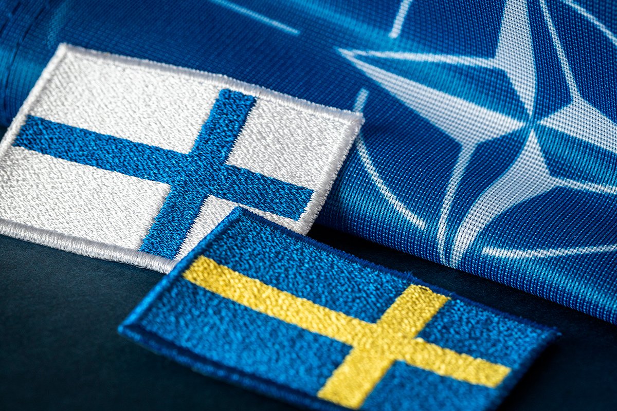 Макрон подписал протоколы о вступлении Финляндии и Швеции в НАТО – СМИ