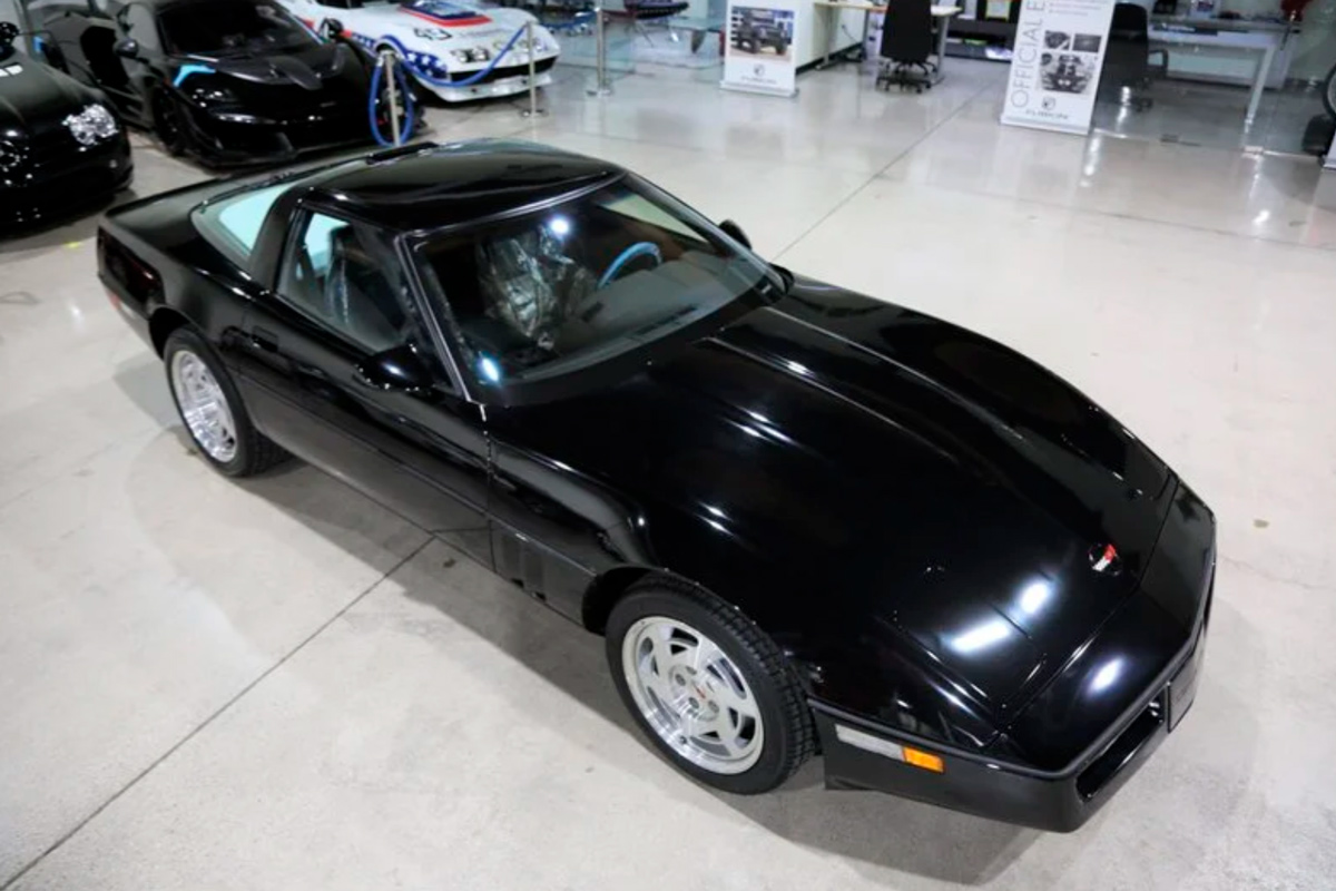 Редкий Corvette с минимальным пробегом продают за $120 тысяч