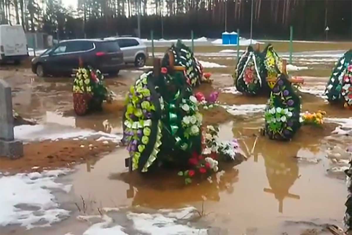 В Барановичах поплыло кладбище – видео "разорвало" TikTok