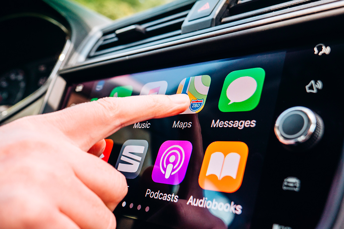 Tesla и BMW не спешат внедрять новую систему Apple CarPlay