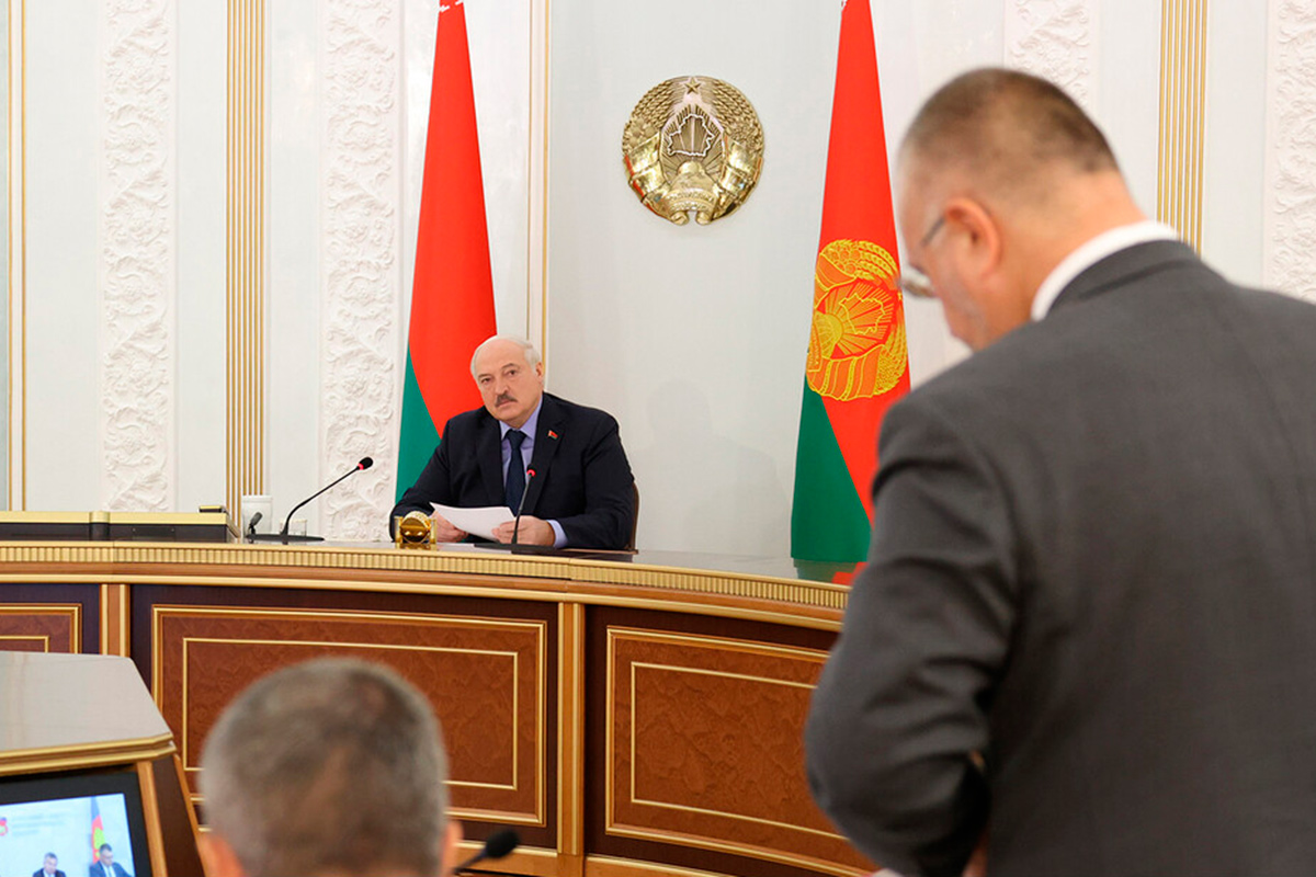 Лукашенко сравнил уборочную кампанию с войной