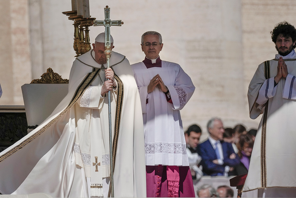 Папа Римский в пасхальном обращении призвал к миру в Украине