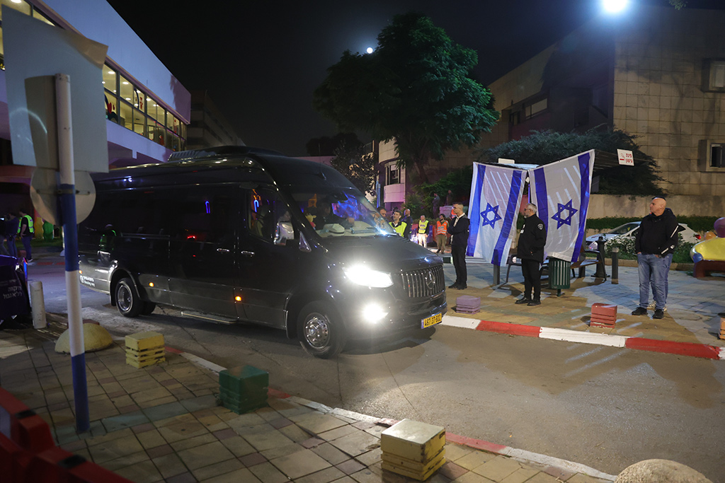 В Израиль прибыла вторая группа заложников, освобожденных ХАМАС