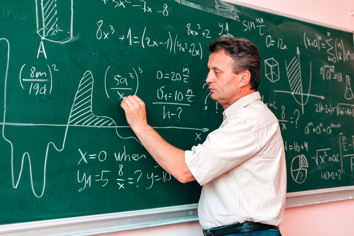 Физика и математика: Иванец о предметах, по которым не хватает учителей