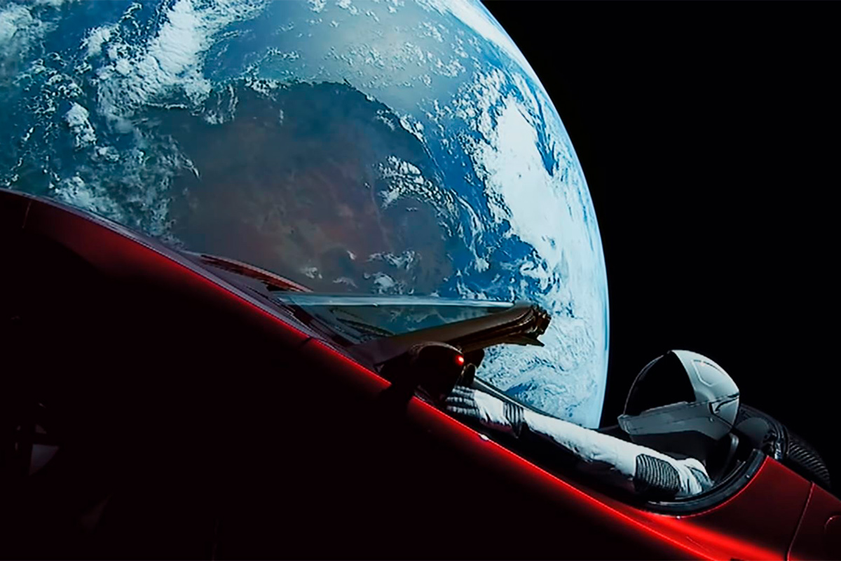 Электрокар Tesla добрался до орбиты Марса