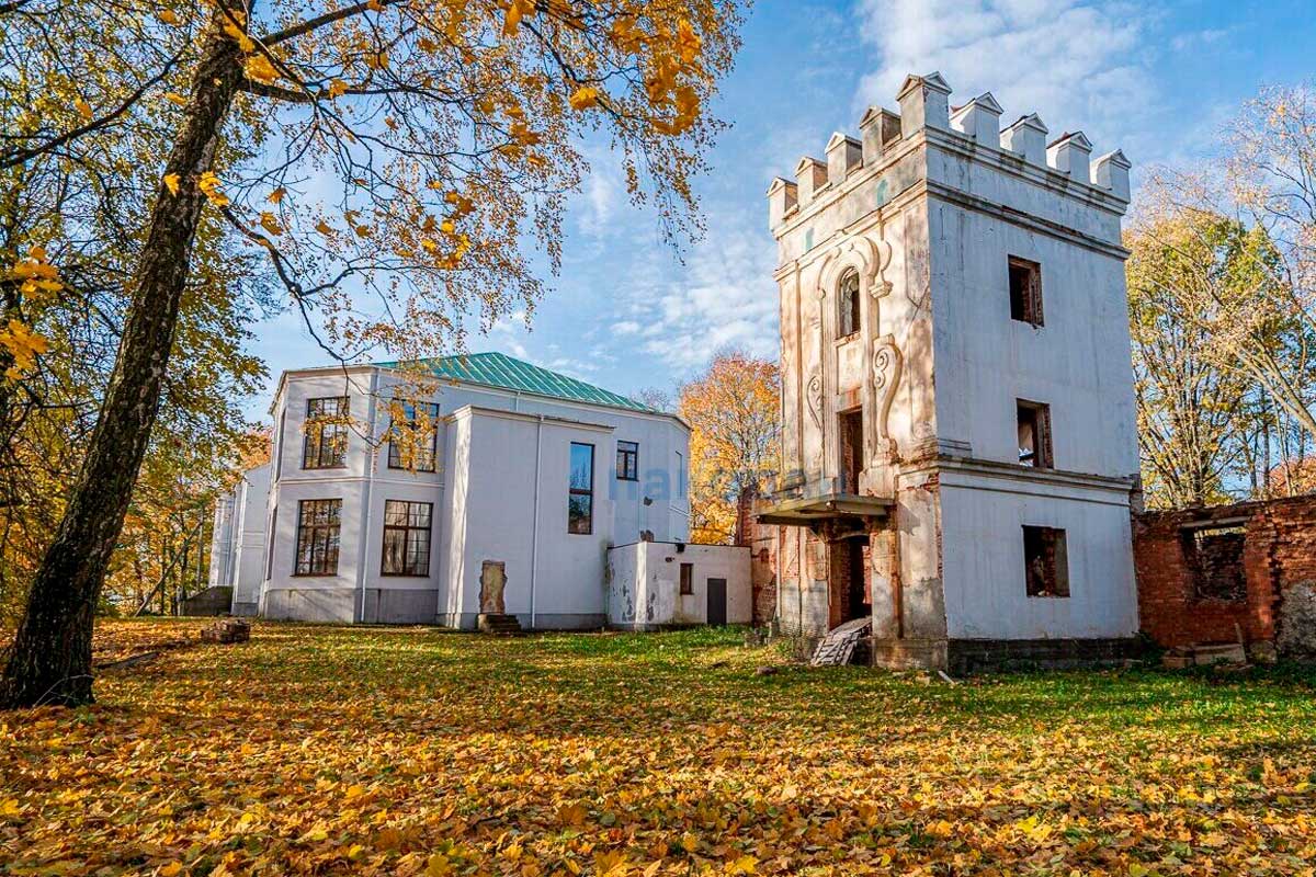 Дворец в хорошем состоянии и с невероятной историей продают под Минском