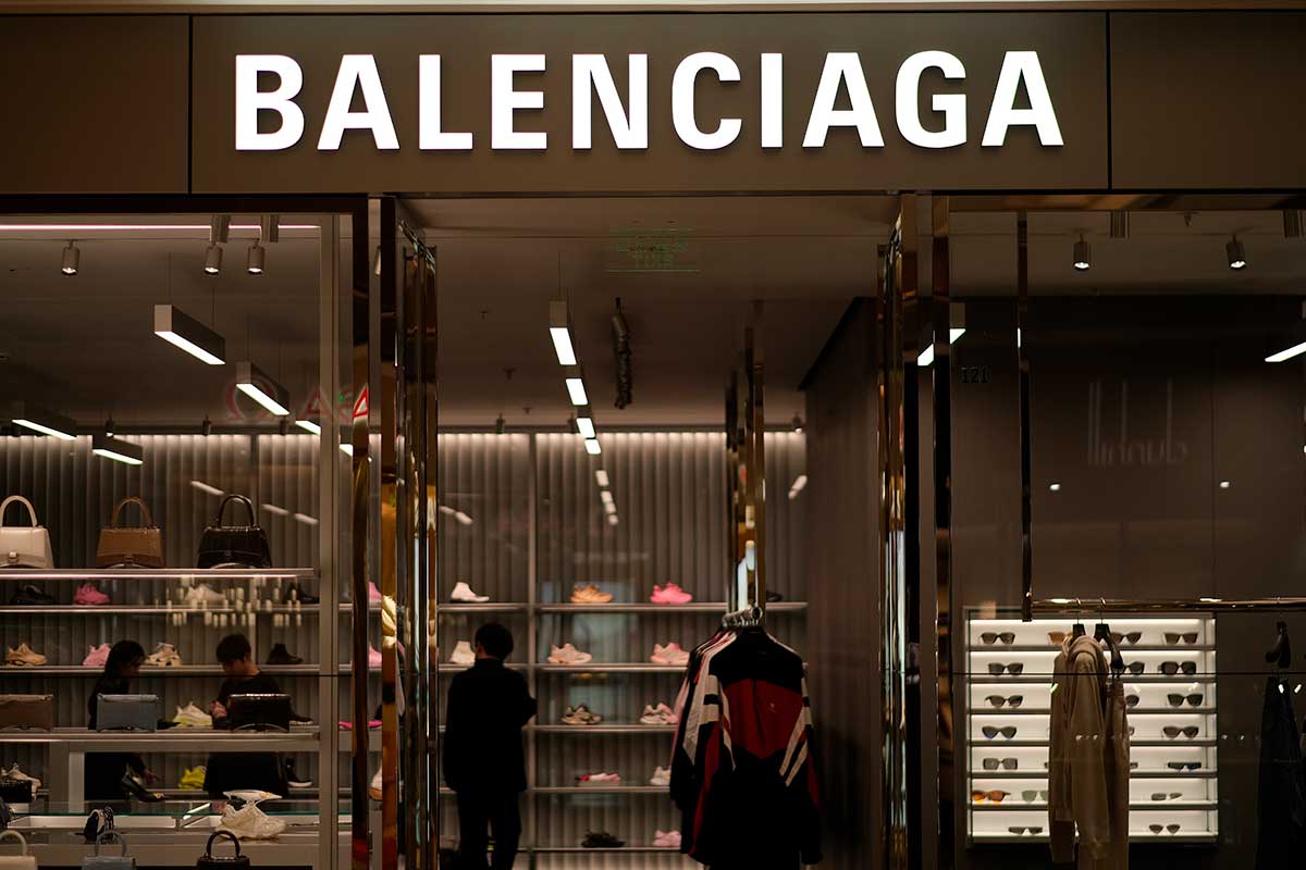 Ирония моды, или С легким паром: юбка-полотенце Balenciaga стала мемом Сети