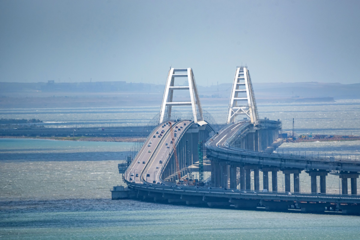 Автомобильное движение по Крымскому мосту восстановлено – видео