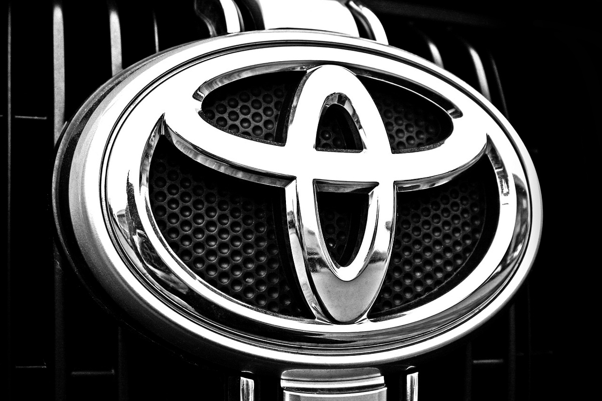 Toyota прекращает поставки 22 моделей авто из-за фальсификации краш-тестов