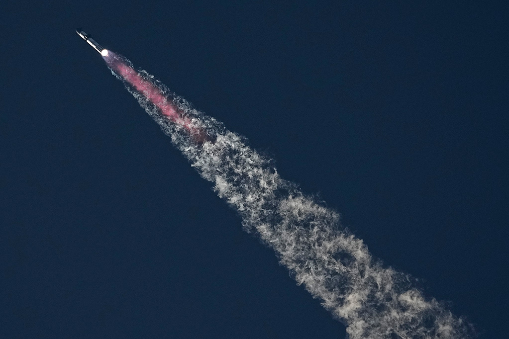 SpaceX открыла бронирование билетов для полета на Луну и Марс