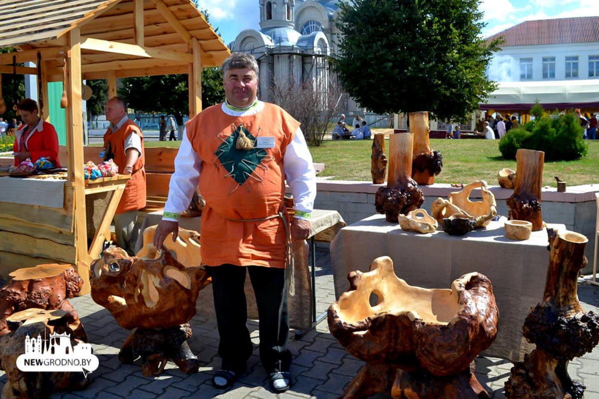 Мастер из Беловежской пущи создает эксклюзивные вещи из древесного капа