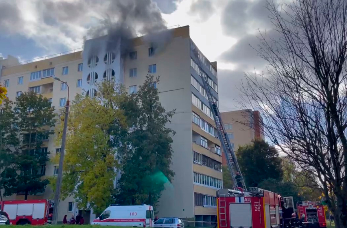 Квартира на девятом этаже горела в Минске – видео