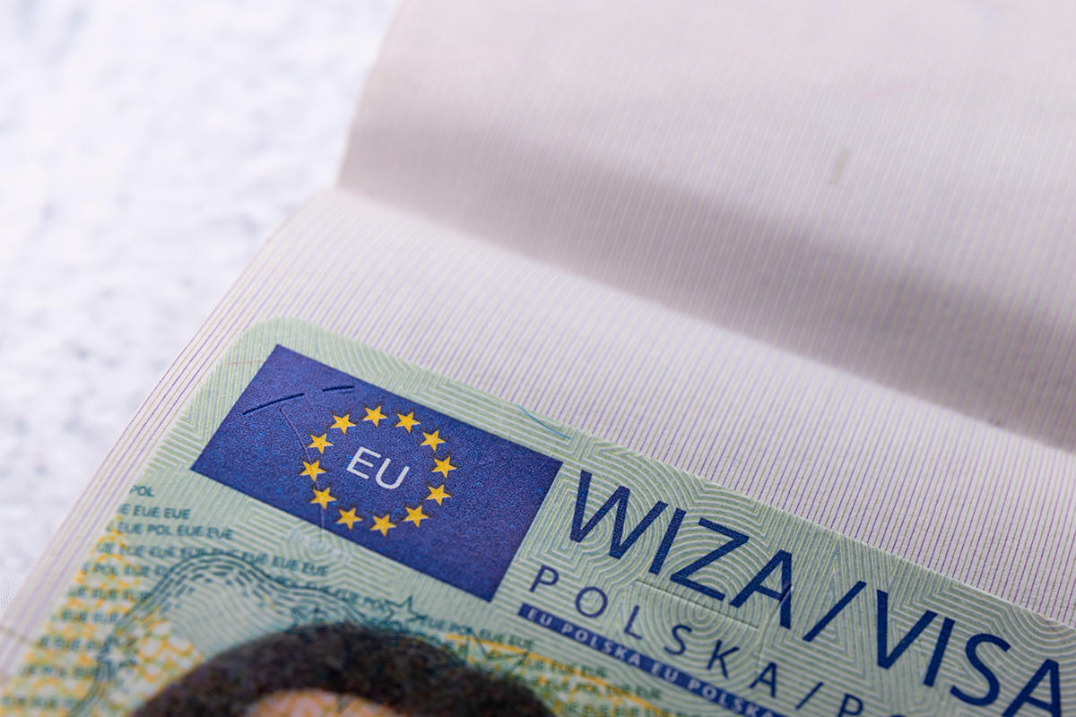 Польша меняет правила выдачи виз белорусам по "карте поляка"